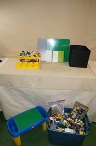 lot 101 image: Assortment of LEGOs