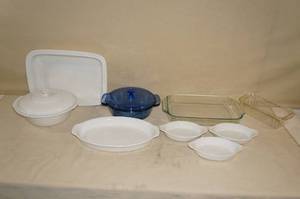 lot 124 image: Bakeware - Pyrex, Anchor