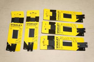 lot 136 image: 5 Stanley Wonder Bar Pry Bars