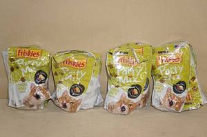 lot 157 image: Friskies Party Mix Cat Treats