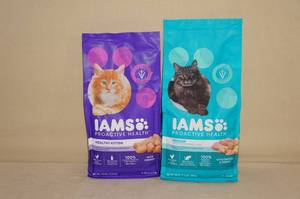 lot 155 image: 2 Bags of Iams Proactive Health Cat Food