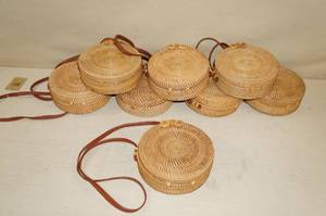 lot 188 image: 8 NEW Round Wicker Purses