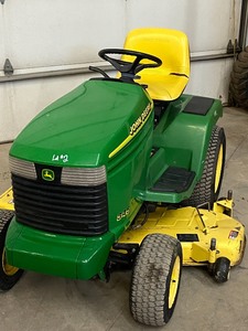 lot 2 image: John Deere 345 Lawn Tractor