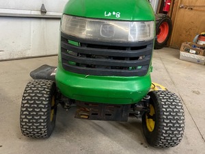 lot 8 image: John Deere L110-Automatic Lawn Tractor