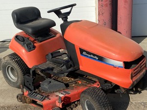 lot 9 image: Simplicity Regent Hydro-16 Lawn Tractor