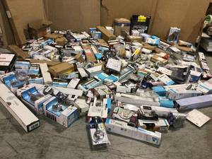 Lot of assorted Bathroom Acessories and plumbing items customer returns various kinds and conditions