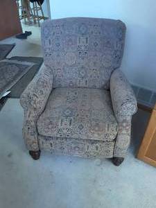 lot 16 image: Reclining Arm Chair 32x36x38