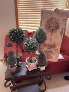 lot 20 image: Topiary Decor