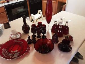 lot 38 image: Red Glass Ware
