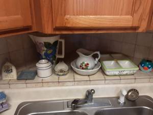 lot 46 image: Pottery McCoy Bowl & Pitcher