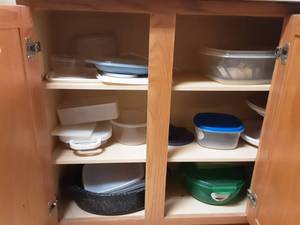 lot 48 image: Contents Of Cabinet