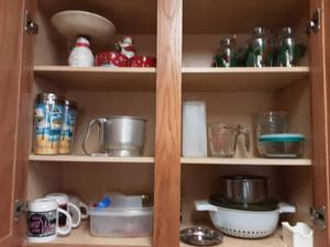 lot 50 image: Contents Of Cabinet