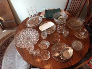 lot 55 image: Assorted Glassware