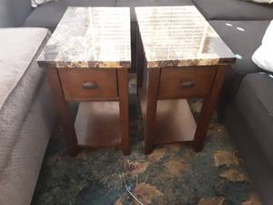 lot 62 image: Pair Of End Tables With Drawer 13x22x23