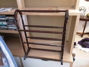 lot 81 image: Quilt Rack & Patchwork Quilt