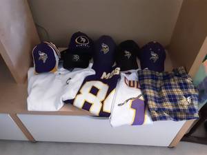lot 82 image: Minnesota Vikings Hats & Apparel