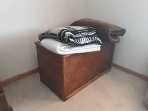 lot 86 image: Hinged Top Storage ChestToy Box 37x19x26