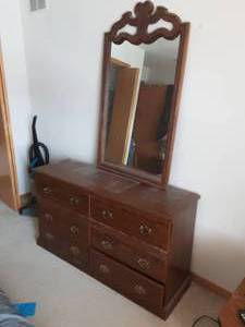 lot 87 image: Bedroom Furniture-Includes