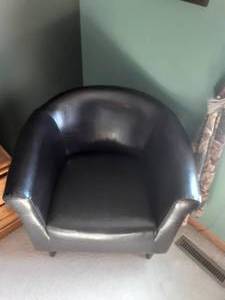 lot 96 image: Pub Chair