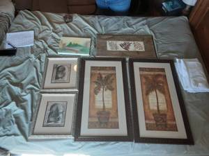 lot 101 image: Assorted Wall Decor
