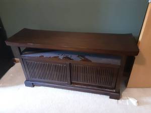 lot 112 image: Console Table With Sliding Doors 47x14x24