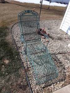 lot 125 image: 48 Chaise Lounge