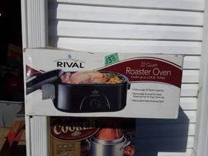 lot 133 image: 22 Qt. Roaster Oven-Like New