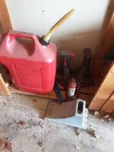 lot 169 image: Gas Can, Jack Stands, Tire Chock