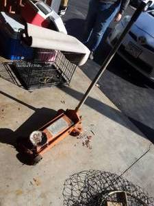 lot 174 image: Larin Hydraulic 2-Ton Floor Jack