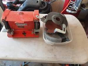 lot 190 image: Black & Decker 4 Bench Grinder & Other Grinding Attachments