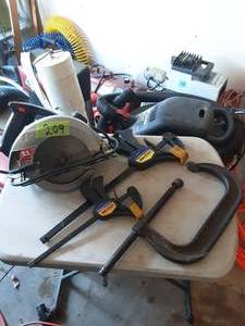 lot 209 image: Skil Saw & 3-Clamps