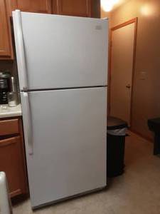 lot 231 image: Whirlpool RefrigeratorFreezer 18 Cu. Ft. 30x30x66