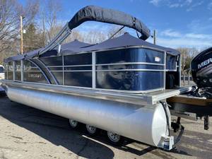 lot 8 image: 2016 Starcraft CX 23 FD