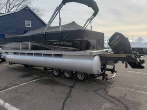 lot 12 image: 2017 Montego Bay 8522 R