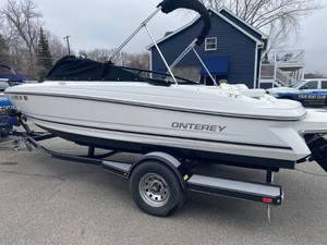 lot 20 image: 2017 Monterey 204 FSX