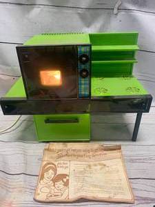 1973 Kenner Easy Bake Oven Avocado Green�
