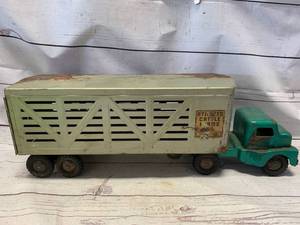 Vintage�Structo�Cattle Farms Truck & Trailer�