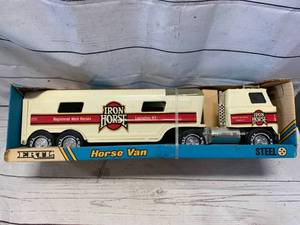 Ertl Pressed Steel Kentucky Horse Van�With�Box Rare��