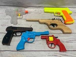Lot of 6 Vintage Toy Guns