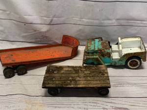 Vintage Tonka Jeep & 2 Trailers