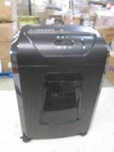 universal paper shredder powers on ...