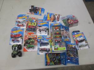 lot of new hotwheels and matchbox c...