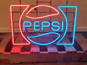 lot 3 image: LK Pepsi Neon Sign WOW
