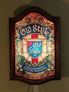 lot 11 image: Lighted Heilemans Old Style Beer Mancave Decor