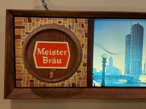 lot 38 image: Nice lighted Meister Brau Clock Beer Sign Mancave Wall Decor