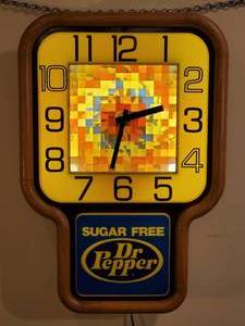 lot 41 image: Vintage Lighted Dr Pepper  Mancave Wall Clock
