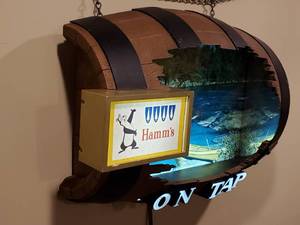 lot 47 image: Incredible Vintage Lighted Barrel Hamms Beer Mancave Wall Decor