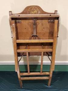 lot 80 image: Vintage Glueks Beer Wooden Folding Chair