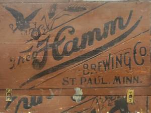lot 84 image: Vintage Original Hamms Wooden Crate Piece