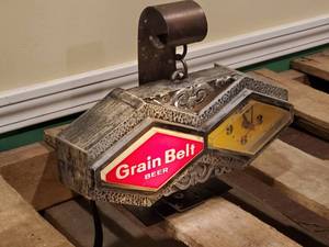 lot 51 image: Lighted Grain Belt Mancave Bar Clock